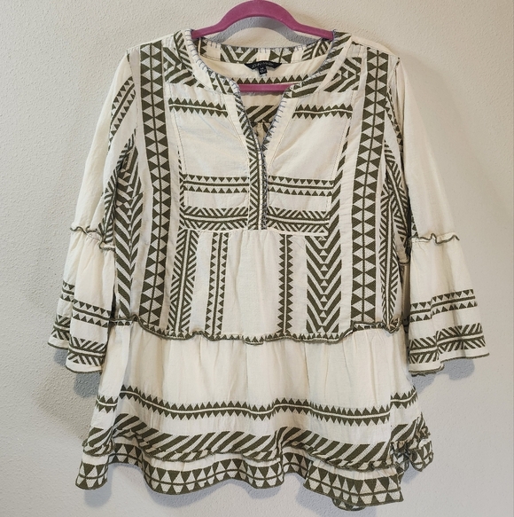 John Mark Jacquard Woven Geometric V-Neck Ruffle Blouse Size Medium - Picture 2 of 10